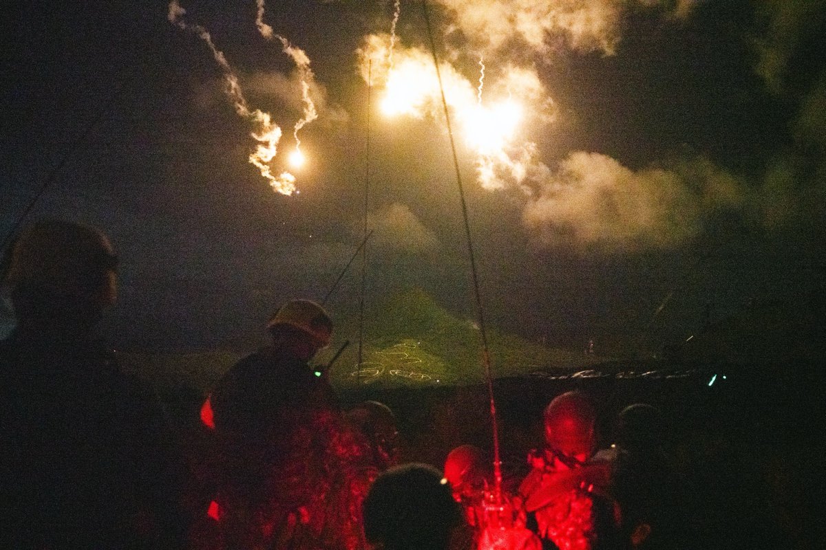 mna_roc's tweet image. #陸軍 裝甲586旅日前在 #三軍聯訓基地 進行「三軍 #聯合火力實彈測考 114之1、2號操演」 #夜間攻擊 實彈測考,驗證部隊於夜間指揮管制與兵火力運用能力,提升部隊實戰效能。
#Army #Military #ProtectOurCountry #ROC #Taiwan🇹🇼