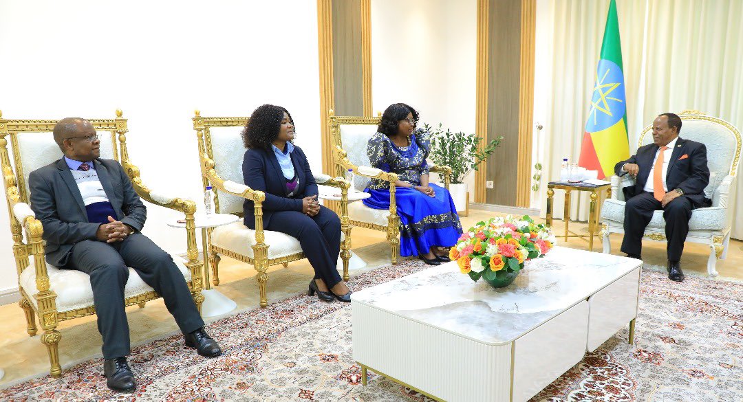 POEthiopia's tweet image. President Taye A Selassie bid farewell to the Ambassadors of Republic of #Tunisia🇹🇳and Republic of #Zambia🇿🇲.The President expressed his gratitude for their dedication in strengthening the bilateral relations between their respective countries and #Ethiopia during their tenure.