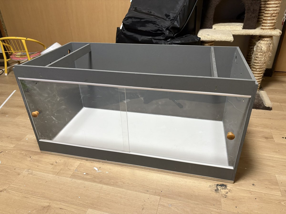 プレゼント企画用のケージ が
おそらく明日には完成しそうです。

メルカリフォロワー様800人記念のプレゼント企画のはずが、忙しくて842人になってしまいました。
応募条件は応募用ポストにいいねと私のアカウントをフォローで考えておりますので
今のうちにフォローの方をしていただけますと幸いです