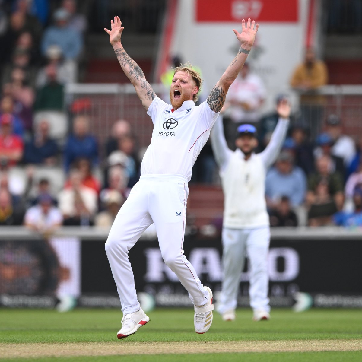 ESPNcricinfo's tweet image. Captain gets captain - Stokes pins Gill, who offered no shot, lbw for 12!
bit.ly/ENGvIND25-Test4 #ENGvIND