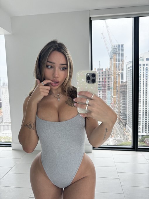 Watch Sisi's leaked NSFW photo on TwXstars