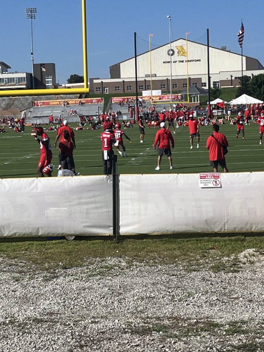 Daily_Chiefs_'s tweet image. Picture of the Punt return crew. Looks like X is still back there practing returns! ππΎπ¨
πΈ | @Nicolas_Roesch