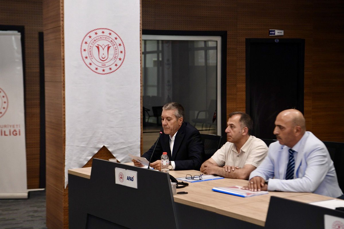 mus_bld's tweet image. 📌. Muş Belediyesi Eş Başkanı Sırrı Söylemez, Muş Valisi Avni Çakır başkanlığında düzenlenen 2025 Yılı "3. Dönem İl Koordinasyon Kurulu Toplantısı”na katıldı.
Söylemez, toplantıda Muş Belediyesinin yapılan ve yapılacak projelerini sundu.