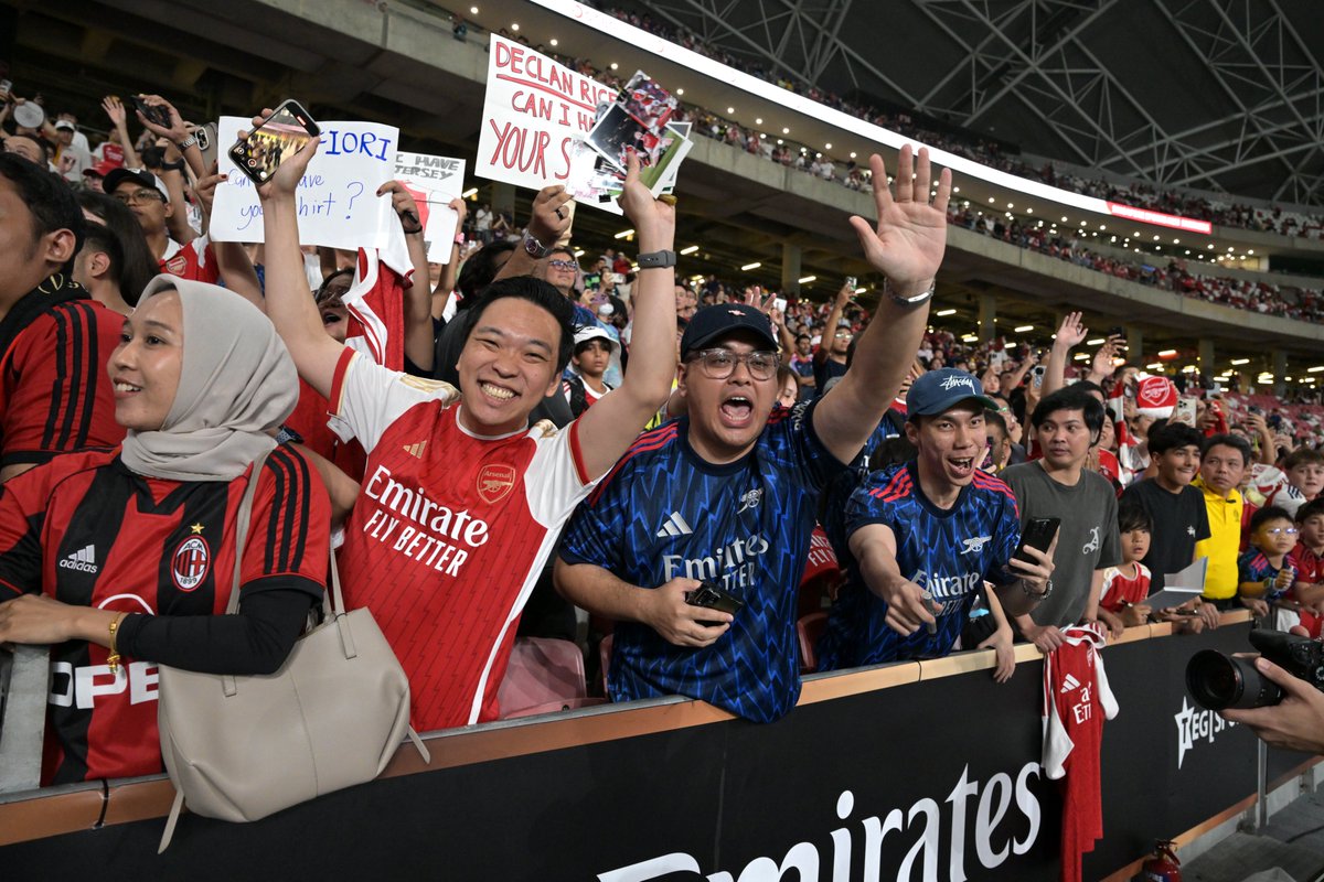 premierleague's tweet image. Bukayo Saka wins it for Arsenal against AC Milan in Singapore! 💫
They then contested a penalty shootout after the Gunners' 1-0 win, which the Italian side won despite Kepa's THREE saves
