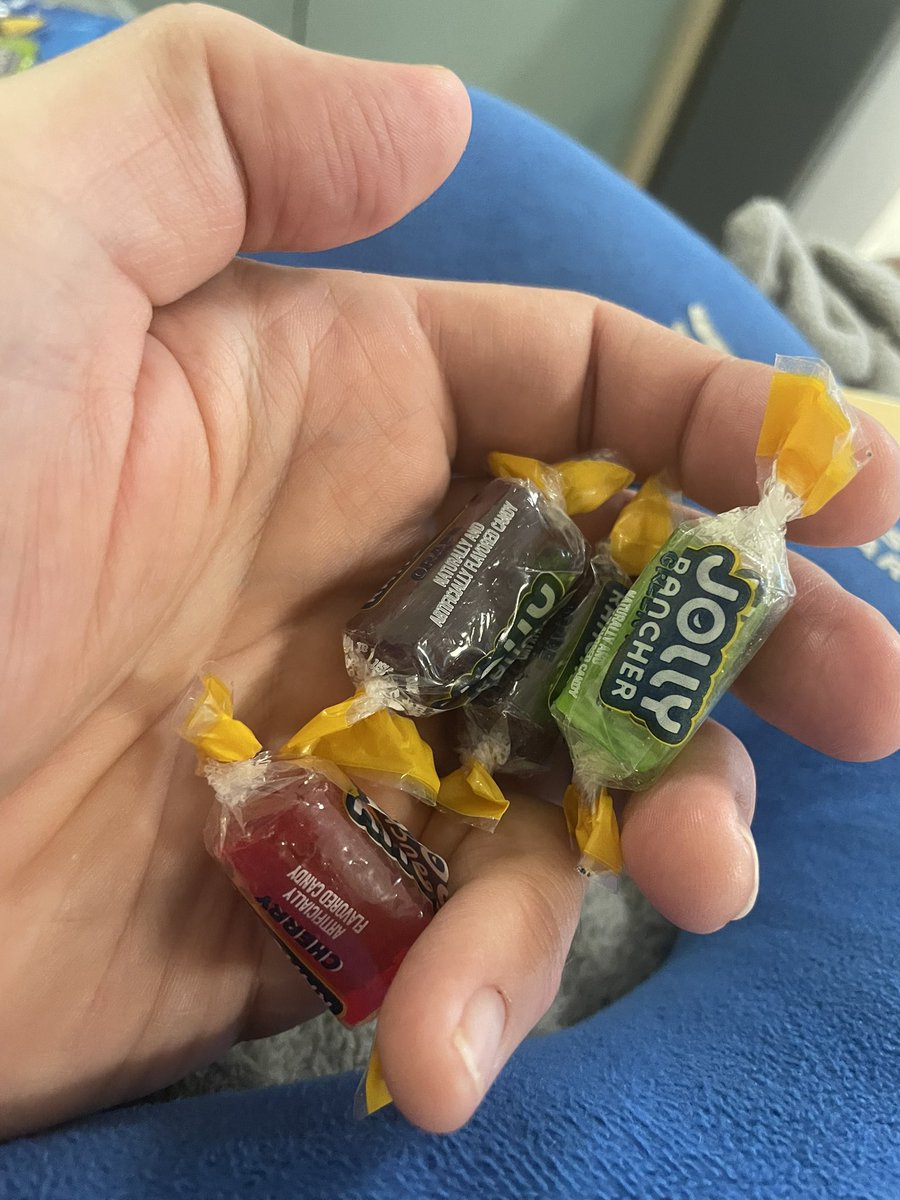 IQ_Adventures's tweet image. It’s Wednesday. Time to make the doughnuts. Er… uh dialysis. At least there’s Jolly Ranchers!