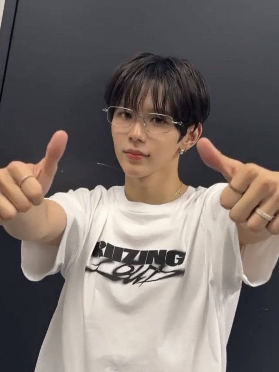 헐존나잘생겨서말도안나옴..헐.....