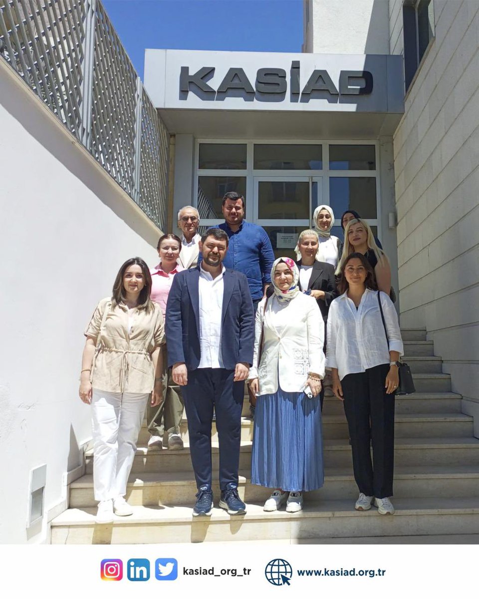 KADEM İl Temsilcisi Sn. Ayşe Taşkıran ve kurul üyeleri, Yönetim Kurulu Başkanımız Sn. İsmail Dinçer’i ziyaret ederek hayırlı olsun dileklerini ilettiler.
Görüşmede, şehrimizin gelişimine yönelik olası iş birlikleri üzerine verimli bir istişare gerçekleştirildi.