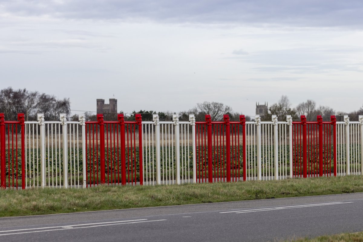 RAFConingsby's tweet image. A safety reminder from RAF Coningsby.
Please do not stand near the red and white fence at the end of the airfield. This fence is designed to withstand the jet-blast from landing aircraft. We ask spectators to mind their own safety, and keep clear of the frangible fence. Thank you