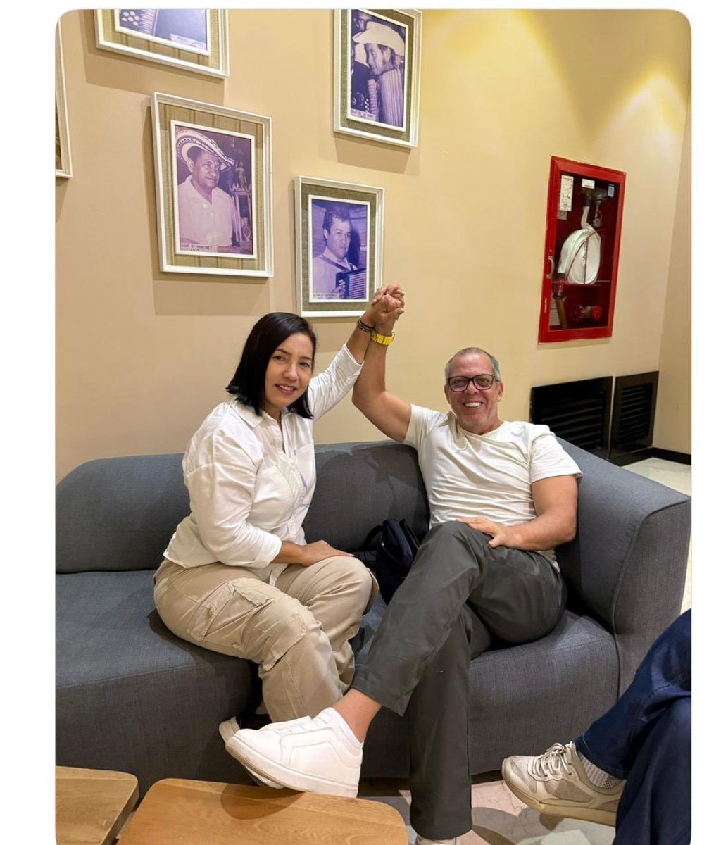 Alexandra Pineda muy amiga de Petro aspiraría a la cámara con el apoyo de Juliana Guerrero y Alfredo Saade

Alexandra Pineda es muy cercana al presidente Gustavo Petro. Aquí la vemos en su casa de Valledupar durante la campaña en un almuerzo que le brindó junto a Rene Hernandez.