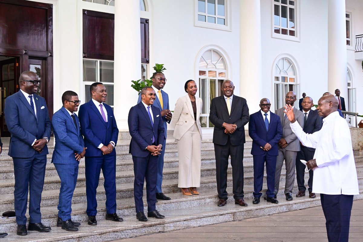 StateHouseUg's tweet image. President @KagutaMuseveni welcomed a proposal from Hon. Jerry Slaa, Minister for Information, Communication & Technology of Tanzania, and Samanga to co-invest in extending internet infrastructure from Kikagate into Uganda, which will enhance connectivity and regional integration.