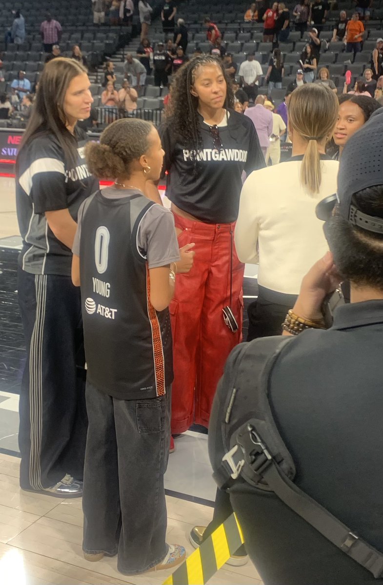 ChristianWinn's tweet image. Solid W for the @Aces as they jump over .500 & have a 3 game winning streak for the first time this season. @_ajawilson22 drops another Double Double & Dana Evans was big time off the bench! @WNBA legend & former Ace @Candace_Parker in the house!
#ALLINLV
#WNBA