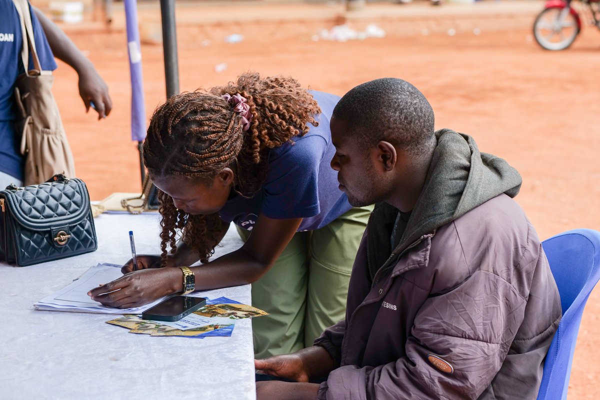 nrgradioug's tweet photo. We’re in Bwaise Taxi Park with @Dfcubank where Kampala’s hustle speaks for itself.
#dfcuMobiLoan
#DfcuGroup #GoingFurtherTogether #NRGRadioUG https://t.co/AW501CnR5S