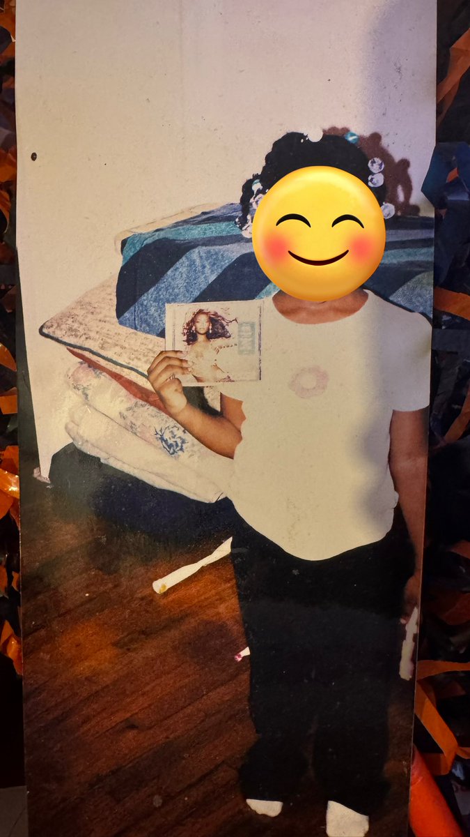 N3YYZ0N6's tweet image. LAWWWWD LMFAOOOOOOOOOOO OG BEYHIVE BUT HOLY SHIT THAT BED