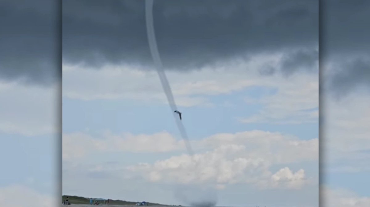 ShoreNewsNJ's tweet image. Watch: Tornado makes landfall at the Jersey Shore striking Island Beach State Park shorenewsnetwork.com/2025/07/23/wat…