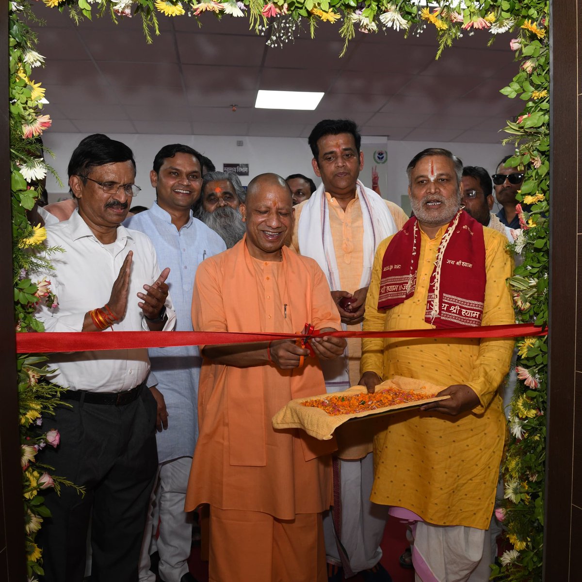 DrMangleshBJP's tweet image. आज ₹253 करोड़ की 177 विकास परियोजनाओं का लोकार्पण/शिलान्यास मा. मुख्यमंत्री पूज्य श्री @myogiadityanath जी के कर-कमलों से नगर निगम गोरखपुर में सम्पन्न हुआ।
साथ ही, UP की पहली Urban Flood Management Cell का उद्घाटन भी हुआ।
गोरखपुर को विकास पर्व की शुभकामनाएं! 🙏
#Gorakhpur
