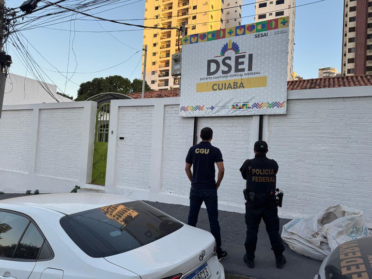 policiafederal's tweet image. 🚨#OPERAÇÃOPF | PF e @CGUonline combatem fraude em licitação em 4 estados e no DF. Cerca de 70 policiais e 3 auditores cumprem 17 mandados de busca e apreensão, expedidos pela 7ª Vara Federal de Mato Grosso.
➡️ SAIBA MAIS: tinyurl.com/ypuurres