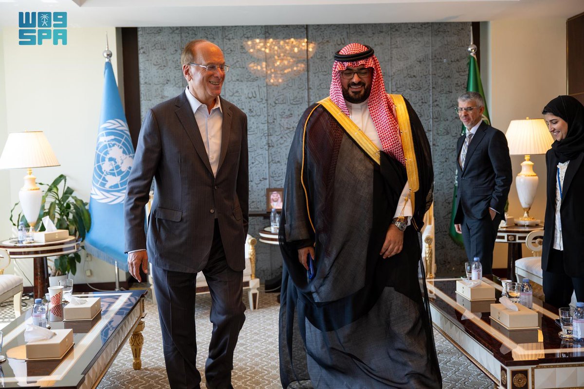 SPAeconomic's tweet image. وزير الاقتصاد والتخطيط يناقش مع رئيس مجلس إدارة شركة "blackrock" سبل تعزيز الفرص الاستثمارية في المملكة، على هامش أعمال المنتدى السياسي رفيع المستوى 2025 المقام في نيويورك.
#واس_اقتصادي