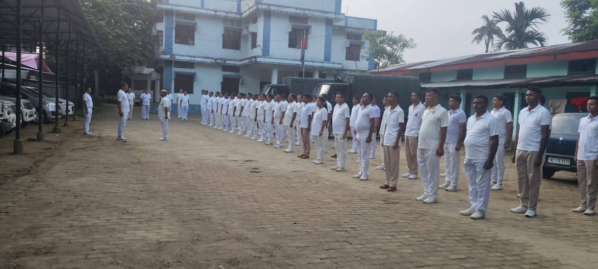 Hailakandi Police (@hailakandipolic) on Twitter photo Glimpses of Mass PT held this morning.
#জনহিতজনসেৱাৰ্থে
<a href="/CMOfficeAssam/">Chief Minister Assam</a>
<a href="/DGPAssamPolice/">DGP Assam</a>
<a href="/assampolice/">Assam Police</a>
<a href="/KangkanJSaikia/">Kangkan Jyoti Saikia,IPS</a> Glimpses of Mass PT held this morning.
#জনহিতজনসেৱাৰ্থে
<a href="/CMOfficeAssam/">Chief Minister Assam</a>
<a href="/DGPAssamPolice/">DGP Assam</a>
<a href="/assampolice/">Assam Police</a>
<a href="/KangkanJSaikia/">Kangkan Jyoti Saikia,IPS</a>