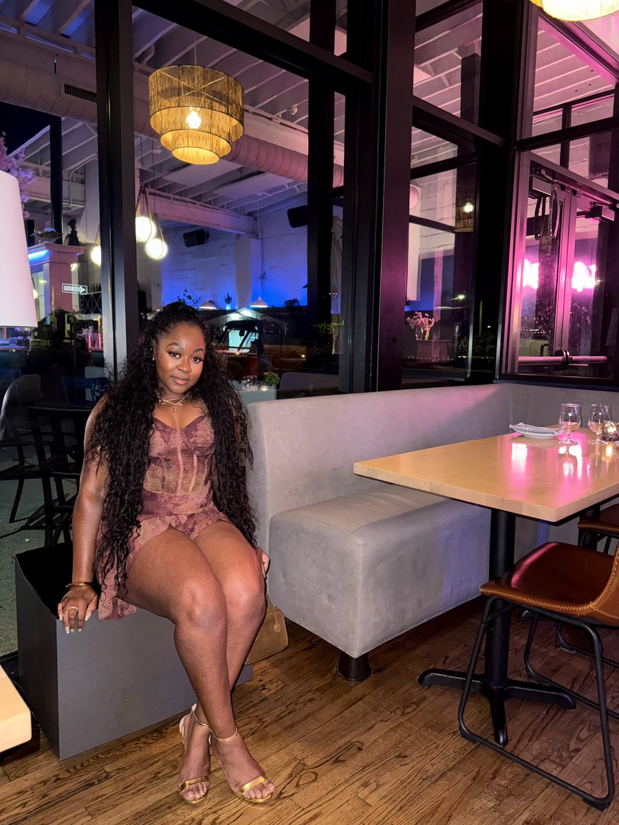 thebiggestkey__'s tweet image. Here’s to being that girl, today, tomorrow, forever 🥂