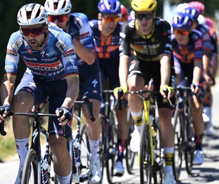 soudalquickstep's tweet image. Only one minute now for the #TDF2025 peloton to erase in the final 30 kilometers of the stage.
Photo: @GettySport