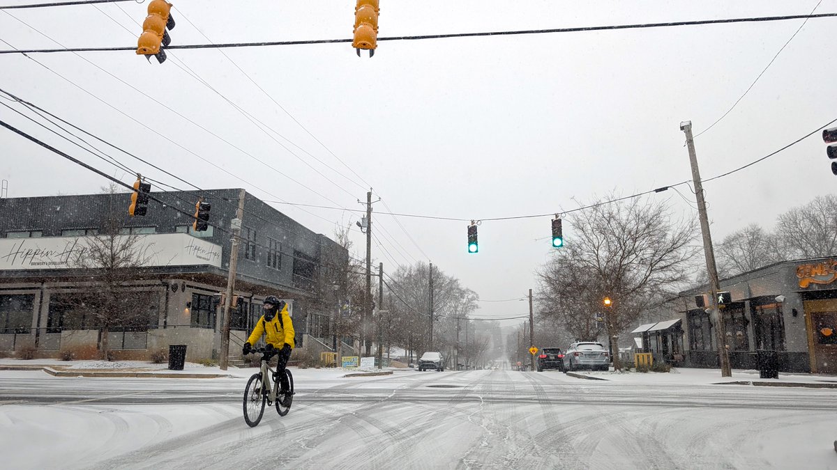 JoshGreen1234's tweet image. crazy to think #AtlantaGA looked like this 6 months ago.