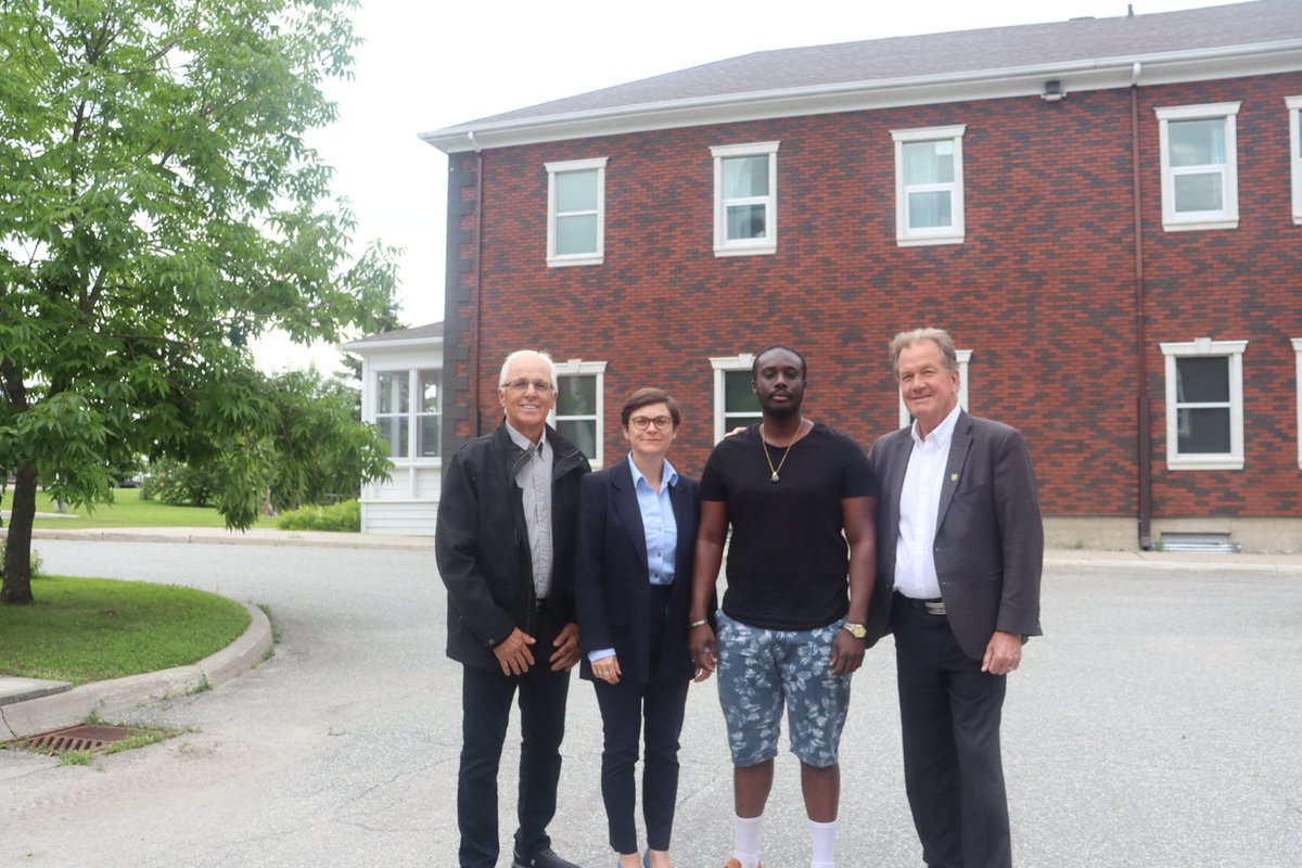 GeorgePirieMPP's tweet image. I was pleased to visit the proud community of Hearst to meet with the Mayor about economic development opportunities and visit the local Université de Hearst and the GreenFirst sawmill.
Great to see all the hard work going into developing future opportunities.