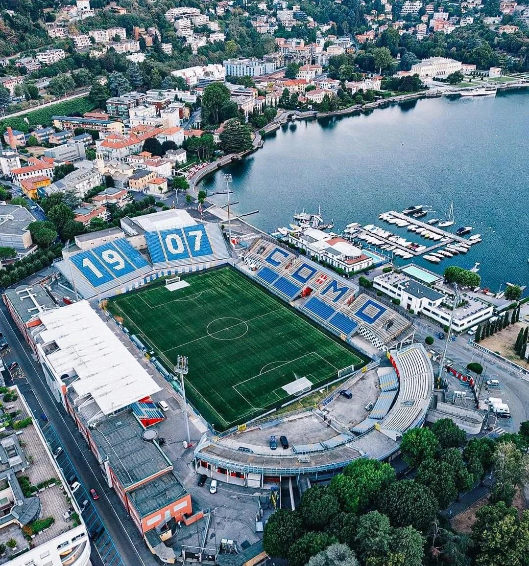 Ajax speelt morgen een oefenwedstrijd in Italië voor de Como Cup tegen een oude bekende: Celtic. Er zullen ongeveer 2.000 Ajax-supporters aanwezig zijn om de Amsterdamse ploeg te steunen.