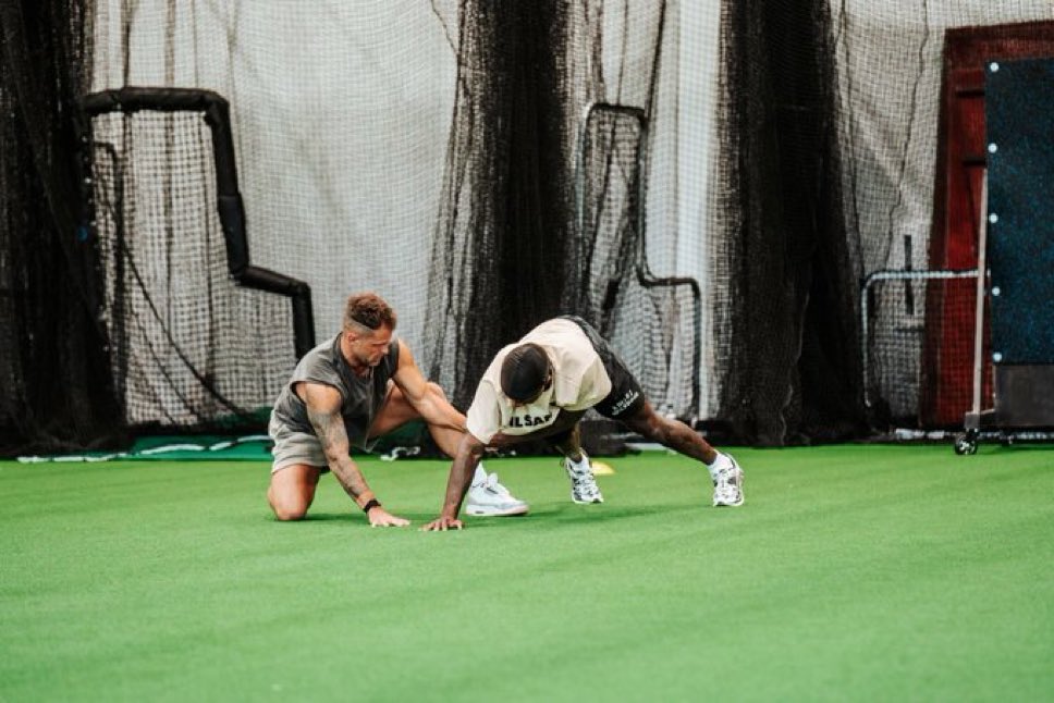 Daily_Chiefs_'s tweet image. It looks like @bobbystroupe has been working with @Primetime_jet this offseason! π
Bobby is the best, and if this can help keep Hollywood on the field all season, then I LOVE it π₯β€οΈ