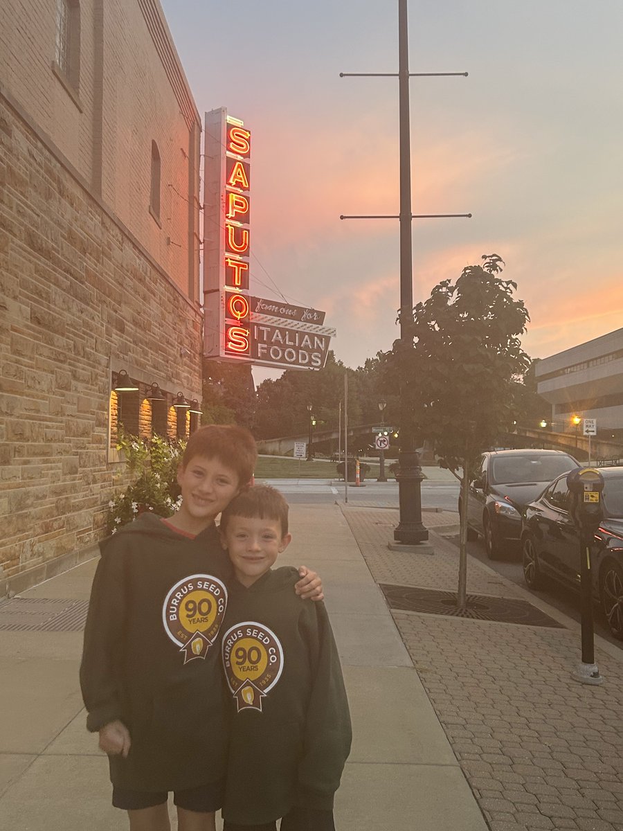 BurrusSeed's tweet image. The Brown brothers joined their dad, Burrus Field Agronomist Chris Brown, and the #BurrusSeed team for the 2026 Sales Season Kickoff dinner at Saputo&apos;s - great food and company at a legendary Springfield establishment!