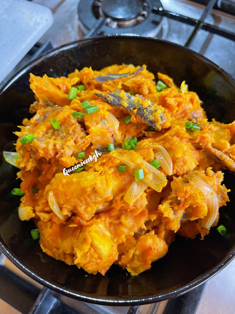 domynych's tweet image. The only food I'm serving at my marriage event. Enough of the jollof and fried rice nonsense!