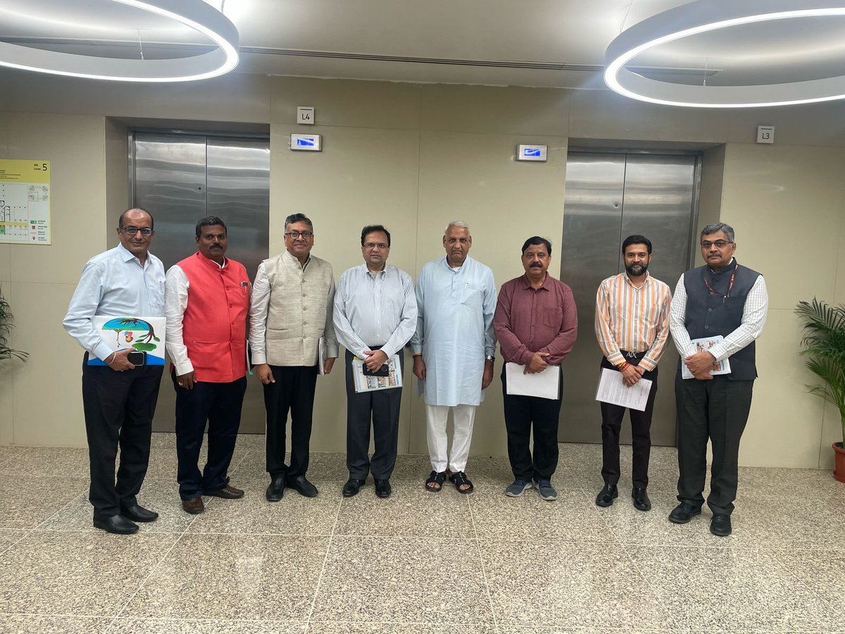 lubindia's tweet image. A Laghu Udyog Bharati Delegation met with the Union Secretary, Ministry of Home Affairs, Sh. Govind Mohan Ji on 23rd July’25. The LUB delegation was led by All India Organising Secretary Sh. Prakash Chandra ji, General Secretary Shri Om Prakash Gupta. LUB Office Bearers from…