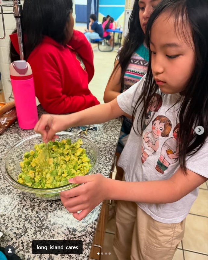Healthy eating 🥦 and healthy minds 🧠 put kids on the right track for success! 🚀 <a href="/CharlesDLavine/">Charles D. Lavine</a>      <a href="/CharlesLavineNY/">Assemblymember Charles Lavine</a> <a href="/SenatorRhoads/">Steve Rhoads</a> are great supporters of Club kids! 🙌💙#BGClubs4Nutrition #BGClubs4MentalHealth #NYAllianceMentalHealth