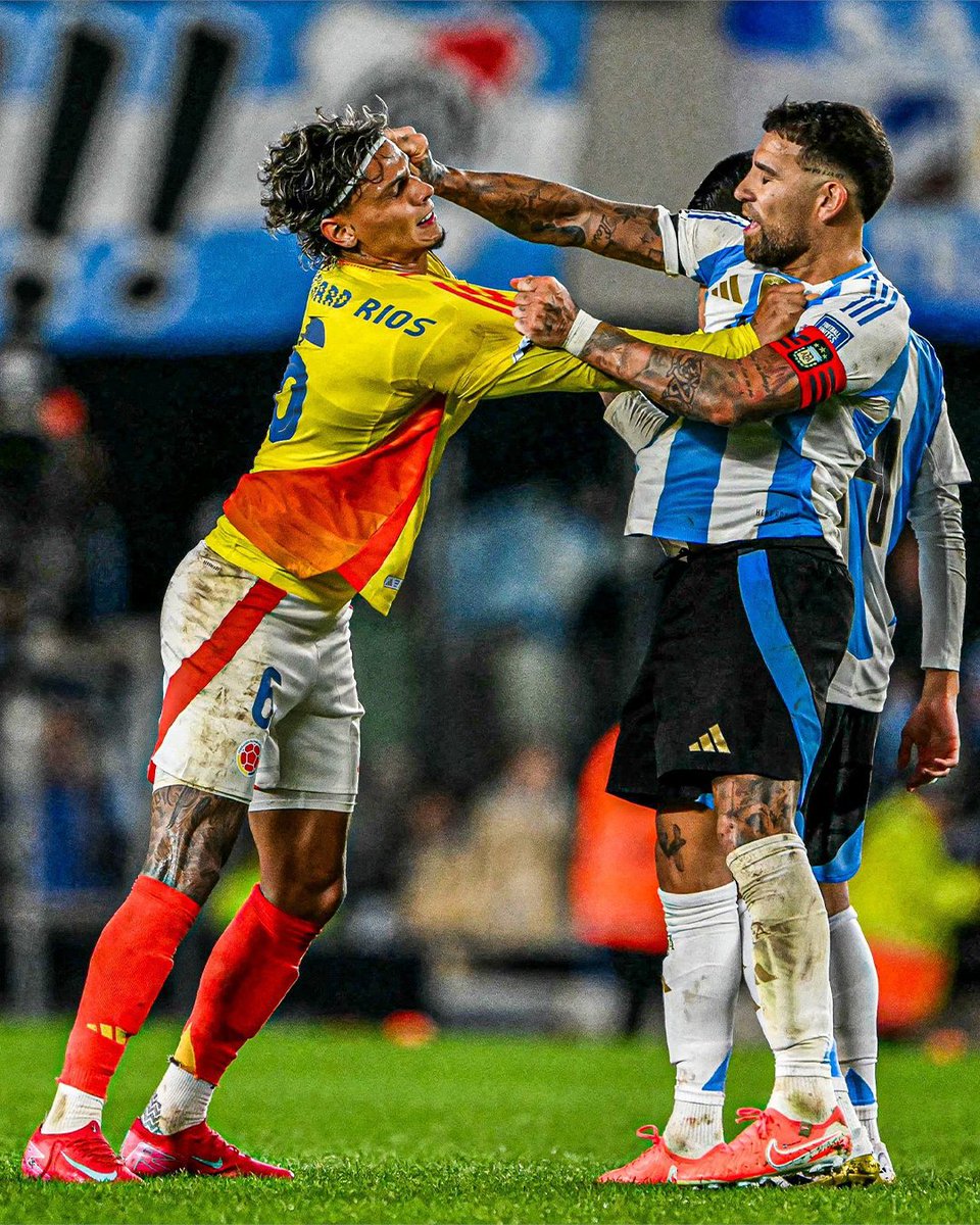ESPNFC's tweet image. Richard Rios and Nicolás Otamendi are now going from South American rivals to Benfica teammates 🇨🇴🇦🇷
Can't make it up 😅