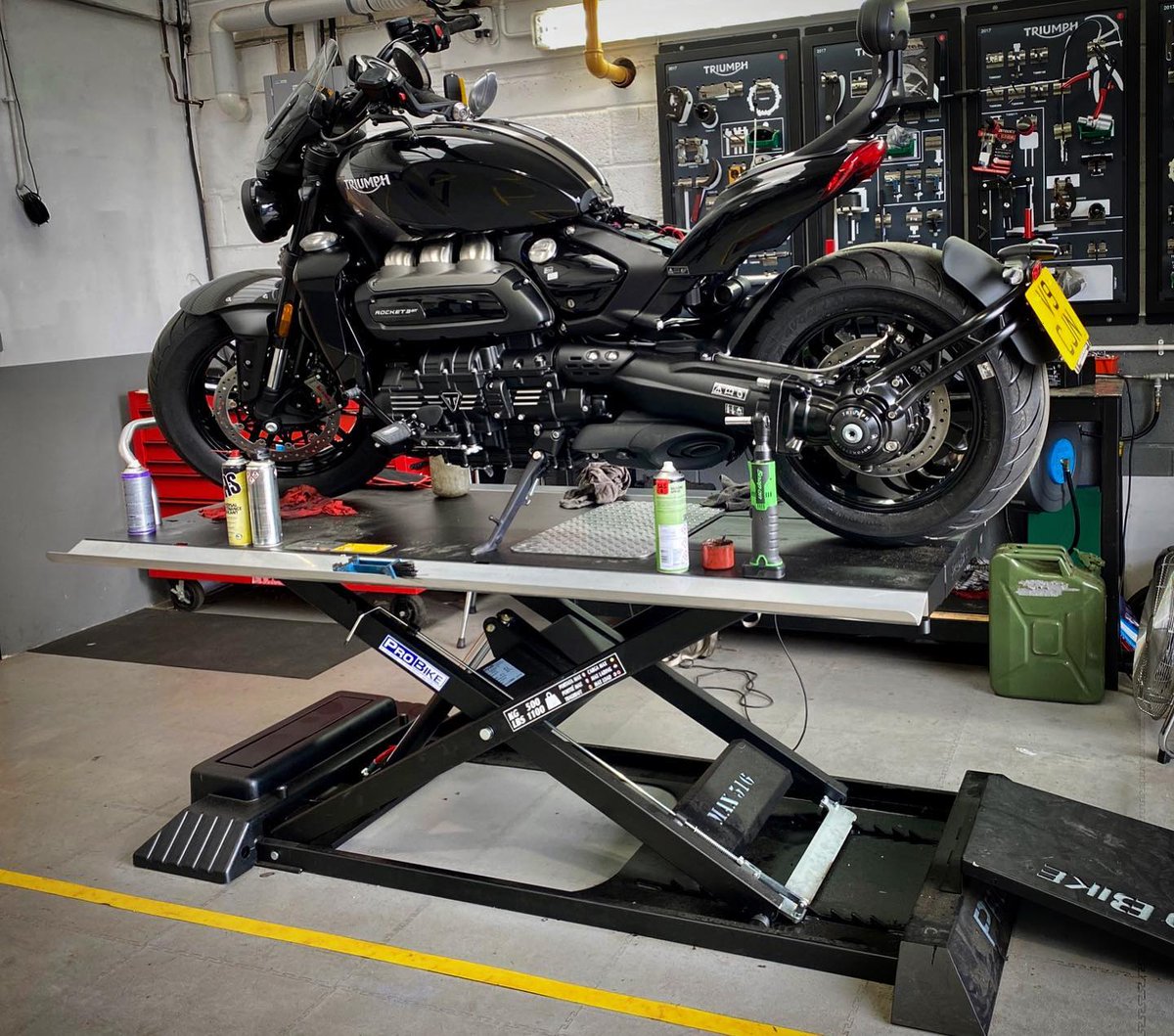 ProBikeUK's tweet image. If your goal is:💪 Heavy-duty, long-term use 🔄 Smooth, quiet lift action 🔐 Secure locking at multiple heights ⚙️ Full rear-wheel access
Then the MGE50 is absolutely worth considering..
probike.co.uk/lifts-and-stan…