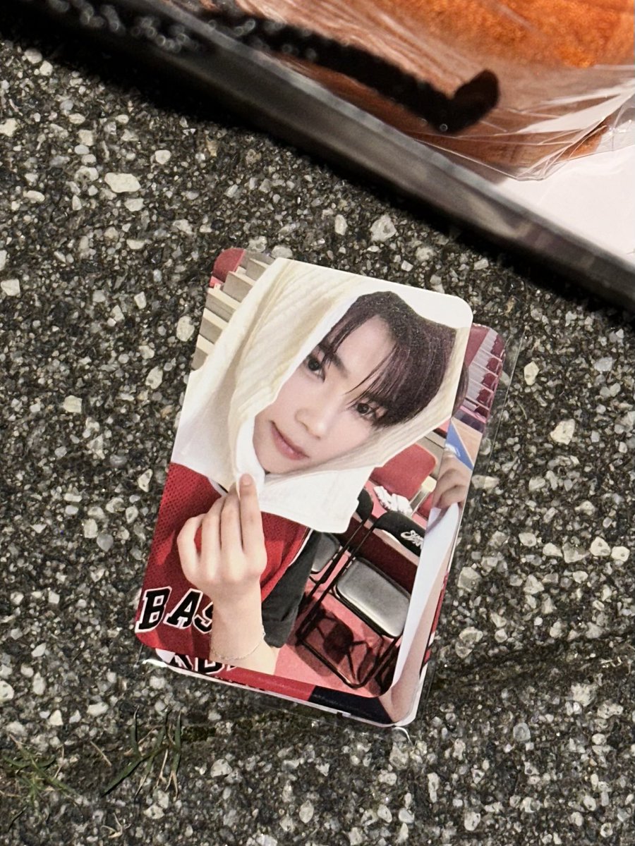 Monoghost_H's tweet image. Omggg Gunwook's poca for today's pre-recording is so so so pretty 🥹🥹. Would sell my kidney for this