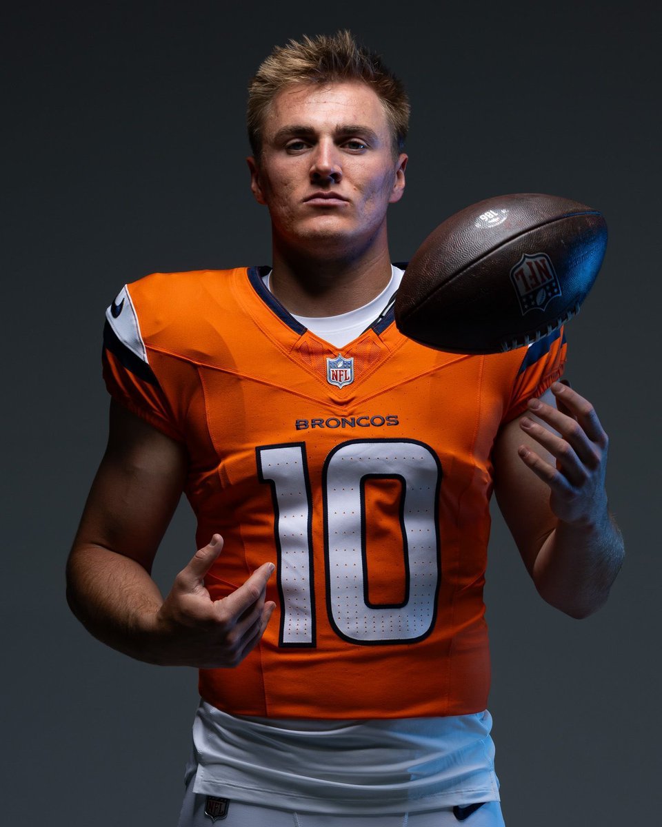 EpicNormie__'s tweet image. Nix sophomore slump discourse on my TL again.
If Bo Nix doesn’t hit
- 4,000 passing yards
- 30 passing touchdowns
- 95.0+ passer rating
I will give away $100 to someone who likes this post.
*Minimum 15 games played otherwise I’ll use his 17 game pace. Injury isn’t a slump.