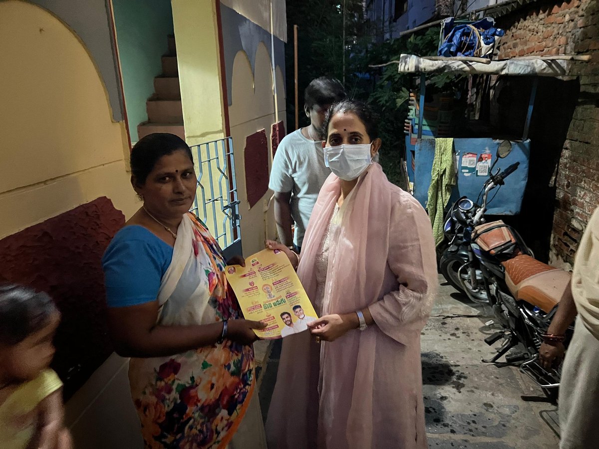 R_Madhavi_Reddy's tweet image. ‘‘సుపరిపాలనలో తొలిఅడుగు – ఇంటింటికి తెలుగుదేశం’’ కార్యక్రమంలో భాగంగా ఈ రోజు కడప నగరంలోని 21 డివిజన్ లోగల సున్నాపురాళ్లపల్లి ప్రాంతంలో కార్యక్రమం విజయవంతంగా నిర్వహించబడింది. అధికారంలోకి వచ్చిన సంవత్సరం కాలంలో కూటమి ప్రభుత్వం తీసుకొచ్చిన మార్పులను, ప్రజల సంక్షేమం–అభివృద్ధి కోసం…