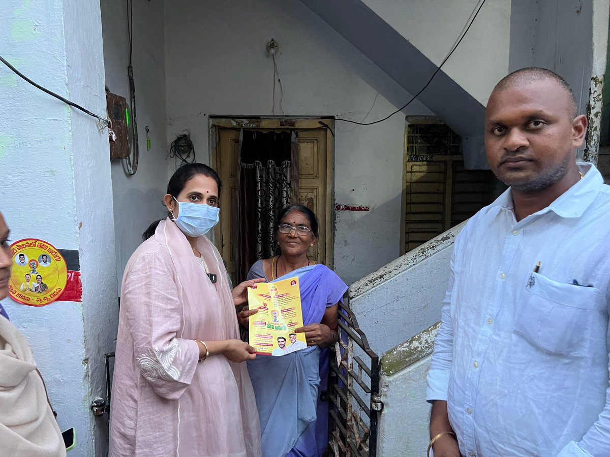 R_Madhavi_Reddy's tweet image. ‘‘సుపరిపాలనలో తొలిఅడుగు – ఇంటింటికి తెలుగుదేశం’’ కార్యక్రమంలో భాగంగా ఈ రోజు కడప నగరంలోని 21 డివిజన్ లోగల సున్నాపురాళ్లపల్లి ప్రాంతంలో కార్యక్రమం విజయవంతంగా నిర్వహించబడింది. అధికారంలోకి వచ్చిన సంవత్సరం కాలంలో కూటమి ప్రభుత్వం తీసుకొచ్చిన మార్పులను, ప్రజల సంక్షేమం–అభివృద్ధి కోసం…