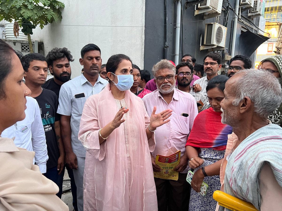 R_Madhavi_Reddy's tweet image. ‘‘సుపరిపాలనలో తొలిఅడుగు – ఇంటింటికి తెలుగుదేశం’’ కార్యక్రమంలో భాగంగా ఈ రోజు కడప నగరంలోని 21 డివిజన్ లోగల సున్నాపురాళ్లపల్లి ప్రాంతంలో కార్యక్రమం విజయవంతంగా నిర్వహించబడింది. అధికారంలోకి వచ్చిన సంవత్సరం కాలంలో కూటమి ప్రభుత్వం తీసుకొచ్చిన మార్పులను, ప్రజల సంక్షేమం–అభివృద్ధి కోసం…