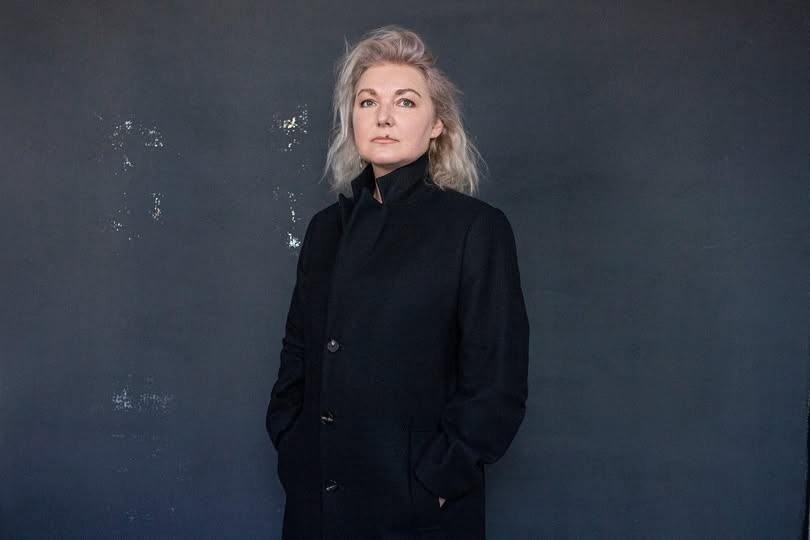 Мама полеглих захисників - Василя та Романа Ратушних - Світлана Поваляєва звернулася до влади на тлі протестів проти ухвалення закону, що обмежує незалежність НАБУ та САП.
"Багатир, де загинув мій Василь, вже окупований, Торське, яке Василь звільняв восени 22-го - під