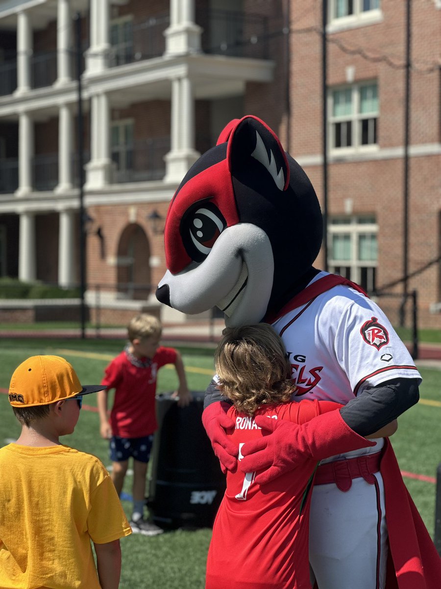 RMCJackets's tweet image. We had a special guest appearance at camp! Thank you to Nutzy and the @GoSquirrels for stopping by! #TheStandard