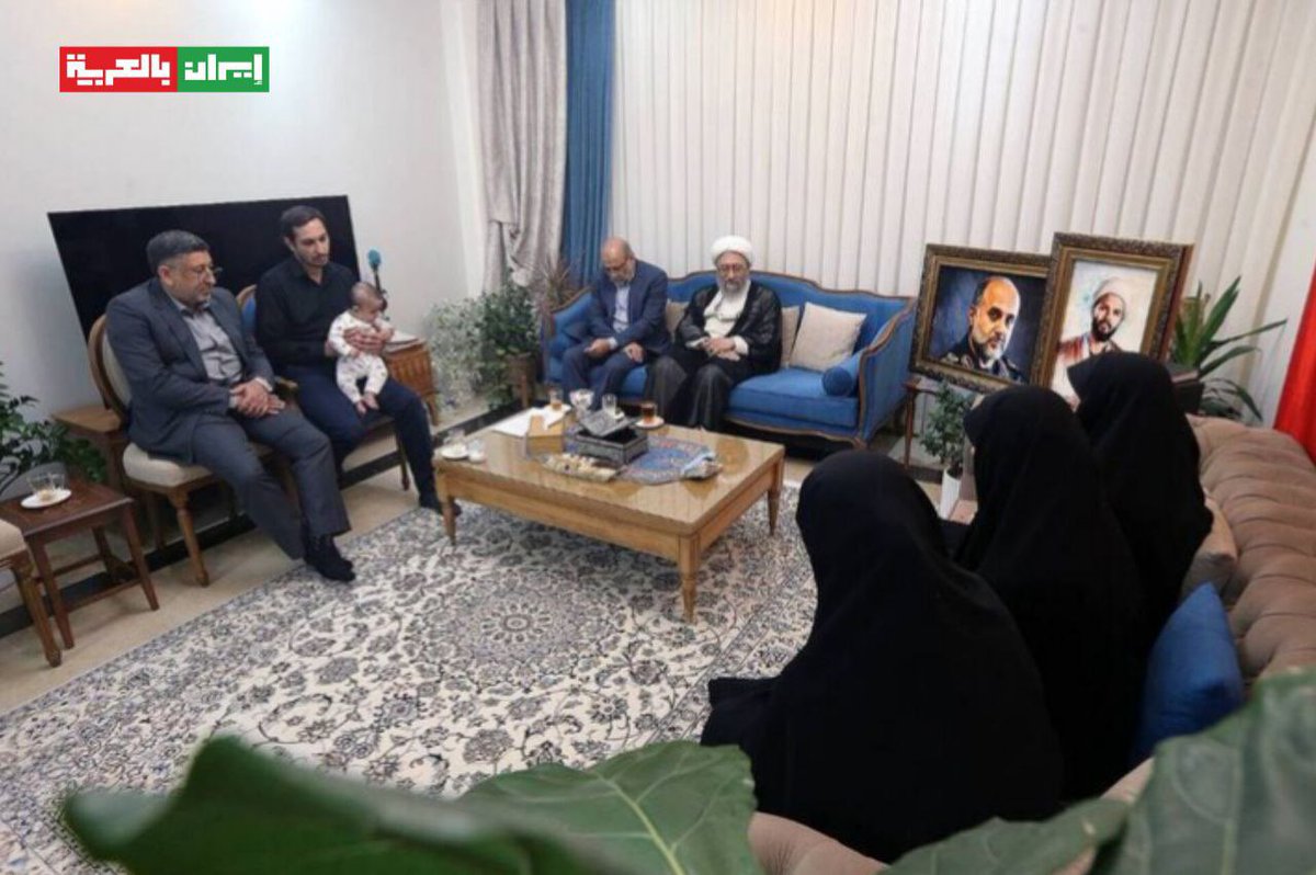 iraninarabic_ir's tweet image. 🟥 رئيس مجمع تشخيص مصلحة النظام يلتقي عائلة الشهيد اللواء رشيد
زار رئيس مجمع تشخيص مصلحة النظام، آية الله صادق آملي منزل الشهيد اللواء رشيد الليلة الماضية وقدم تعازيه لأسرة الشهيد.