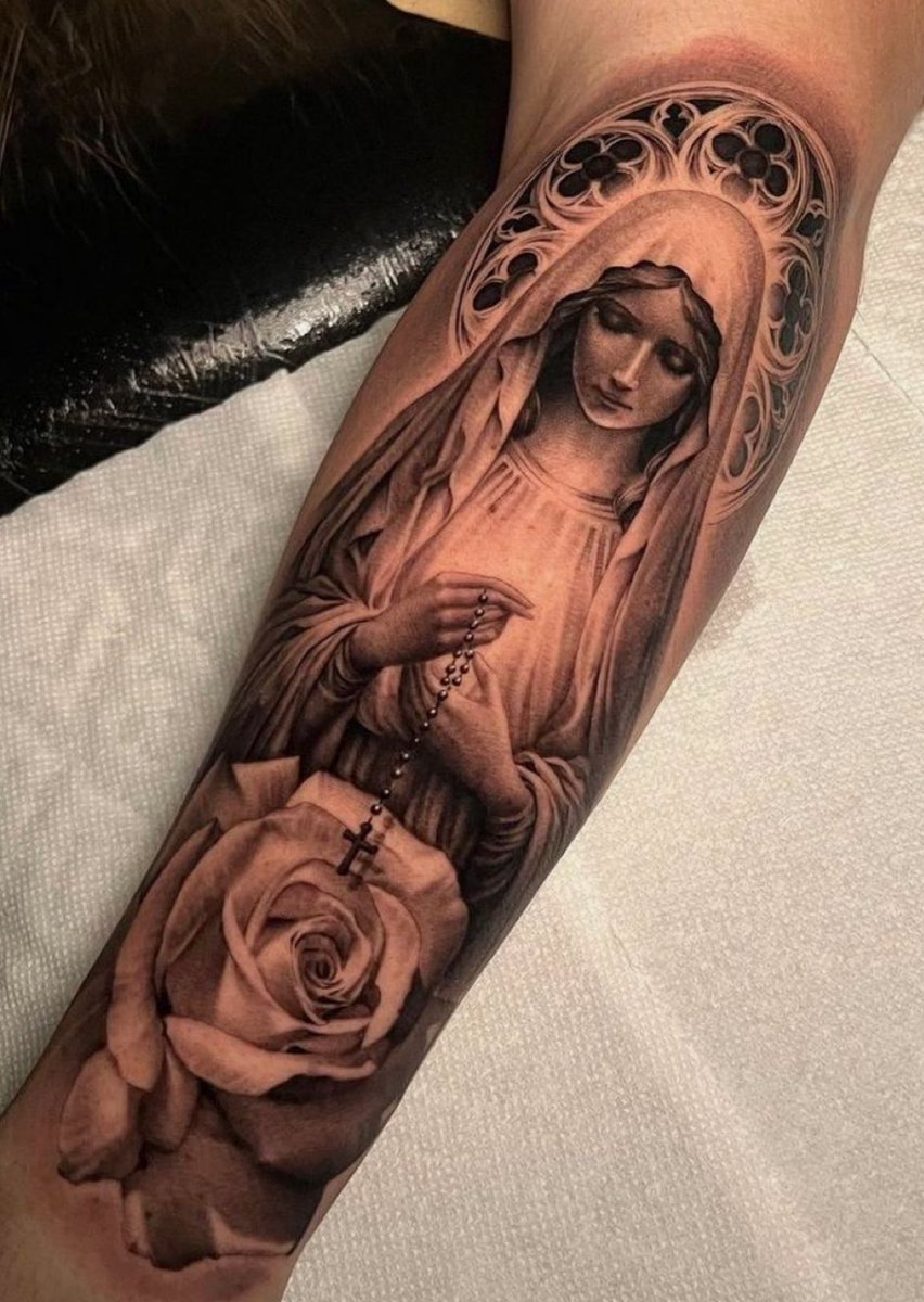 GrainneMcD92925's tweet image. My sonโs 19 now and I can no longer stop him from getting a tattoo. Donโt worry mum he said youโll like it, these are his two favourites, which do you think he should go for, left or right?