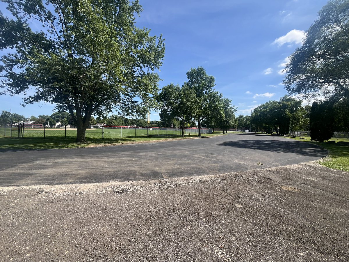 BaseballRedmen's tweet image. Big shout out to Bellevue Parks and Rec for the black top project at Robert Peters Park. It is a great addition!