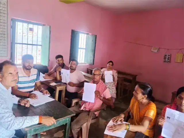 MihirkJha's tweet image. In a state election where margin of defeat could be in hundreds, more than One Lakh electors are 'Untraceable', says EC.
These Ghost Voters usually hide their face and Vote - Now u know why opposition is so Pi$sedoff with SIR
economictimes.indiatimes.com/news/elections…