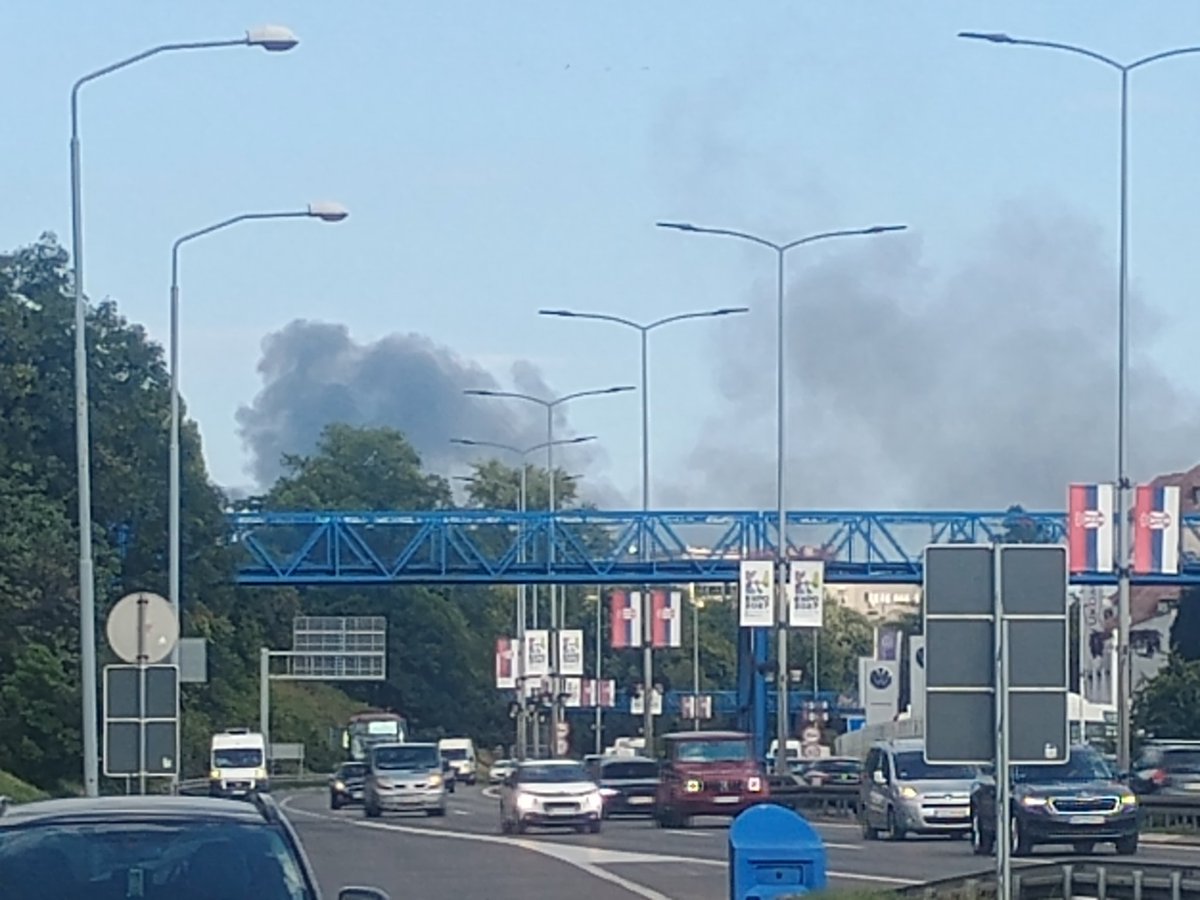 IgorMitrovic100's tweet image. Neki veliki požar niz auto put u pravcu Niša.
Upravo su projurili vatrogasci ka tamo...