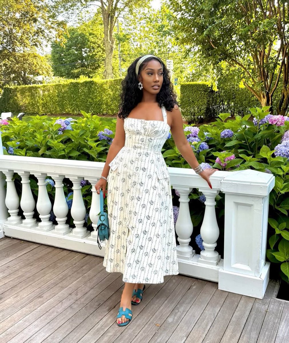 urfashionvogue's tweet image. Zara floral halter button dress
Size:S-L
Price:40,000
Top notch quality
