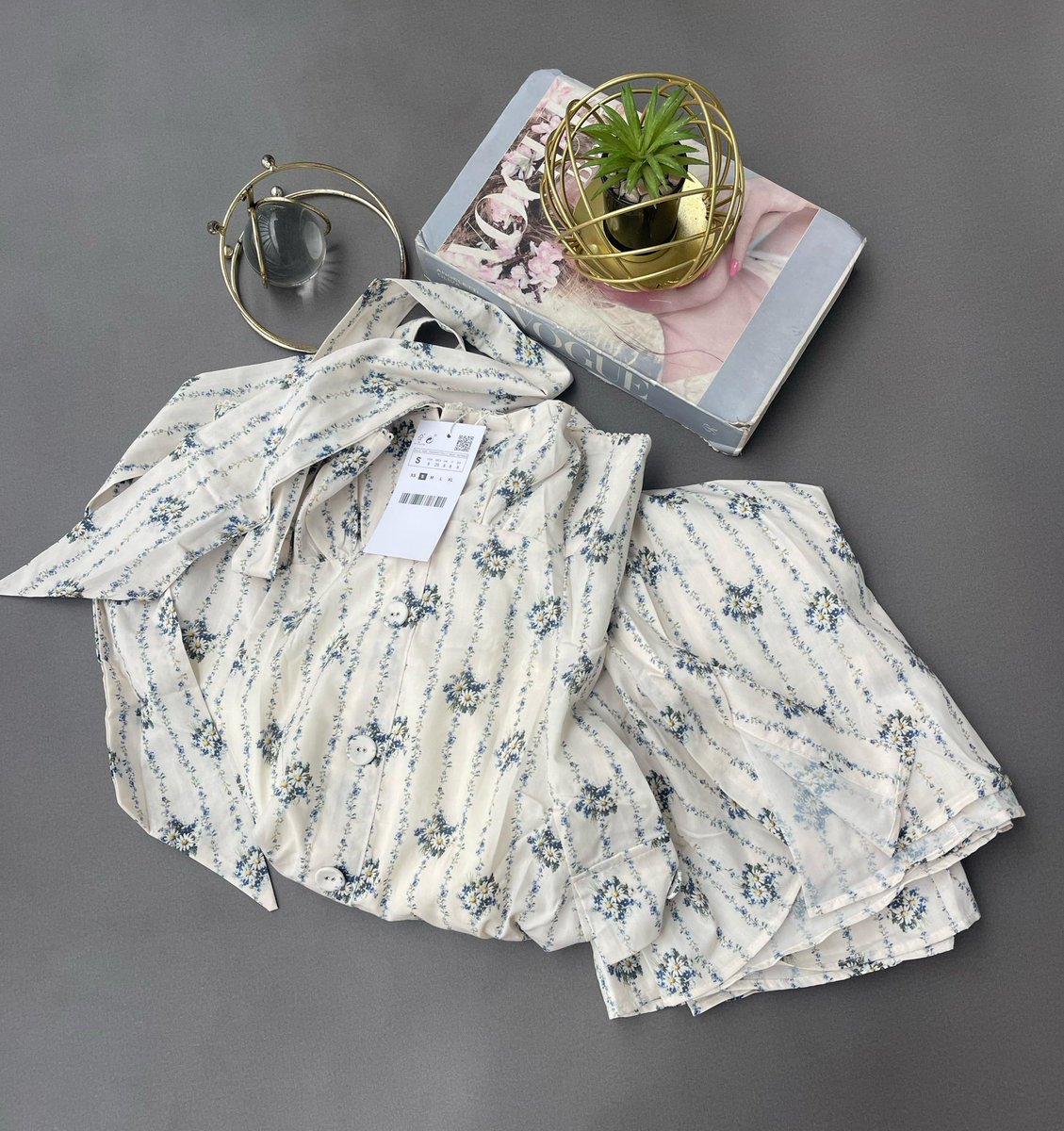 urfashionvogue's tweet image. Zara floral halter button dress
Size:S-L
Price:40,000
Top notch quality