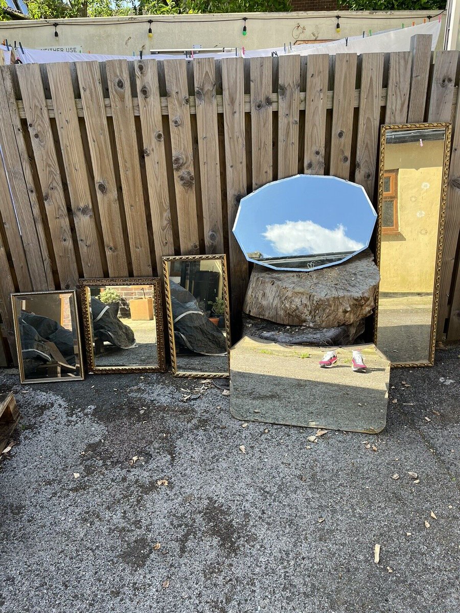 People Selling Mirrors (@sellingamirror) on Twitter photo 