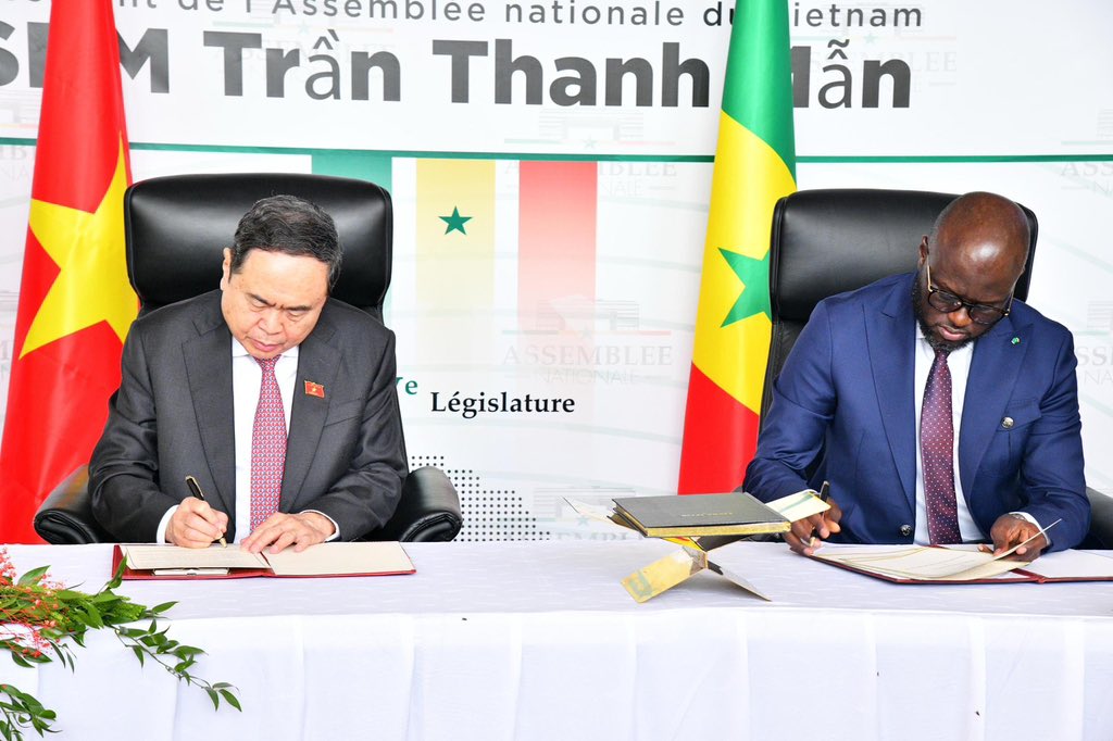 elmaalignjaay's tweet image. J’ai eu l’honneur d’accueillir, ce mercredi 23 juillet, à l’Assemblée nationale, Son Excellence Trần Thanh Mẫn, Président de l’Assemblée nationale de la République socialiste du Vietnam, en visite officielle de trois jours dans notre pays.
Nos échanges, d’abord en format…